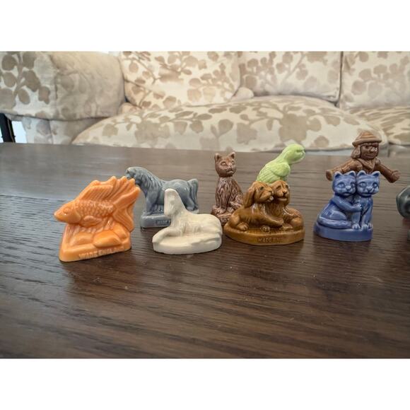 Vintage Wade Whimsies Glass Figurines – Lot of 17 - England - Picture 2 of 8